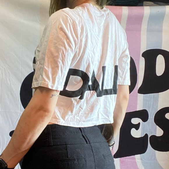 Kendall & Kylie Cropped Shirt - Picture 4 of 7